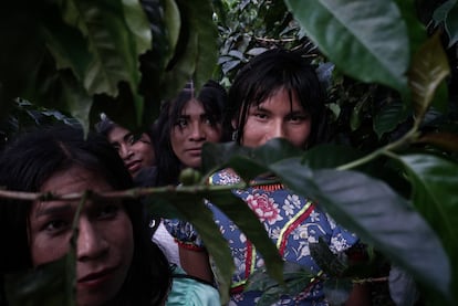 Mujeres trans emberá, durante la Consulta Popular Trans, en Santuario (Risaralda), el 15 de abril de 2024.