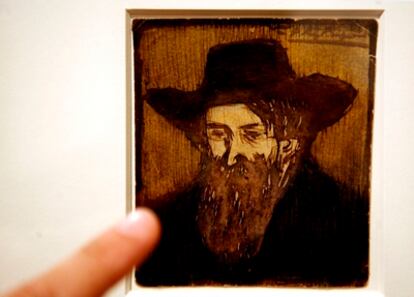 En su juventud barcelonesa, el artista malagueño realizó hasta 21 retratos de Santiago Rusiñol en un periodo de 4 años, entre 1899 a 1903. La exposición que puede verse en el Museo Picasso hasta el 5 de septiembre centrada en la relación entre ambos ha conseguido reunir 12 de aquellos retratos.