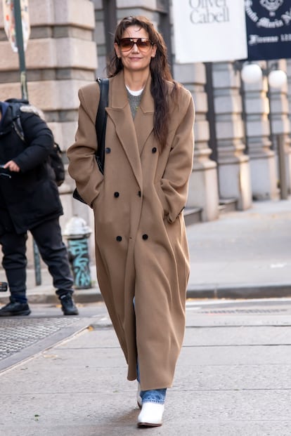 Katie Holmes, hoy más icono de moda que de la pantalla, pasea por Nueva York hace solo unos días.