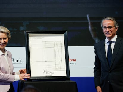 Javier Faus, president del Círculo de Economía, junto a la presidenta de la Comisión Europea, Ursula von der Leyen, el 6 de mayo.