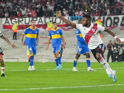 El colombiano Miguel Borja celebra el gol del triunfo de River Plate ante Boca Juniors en el superclásico jugado en el Monumental, el 7 de mayo de 2023.
