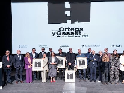 Foto de familia de los ganadores de los Premios Ortega y Gasset de Periodismo 2023.