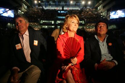 Esperanza Aguirre, y a la derecha de la imagen, su sucesor en la presidencia madrileña, Ignacio González.