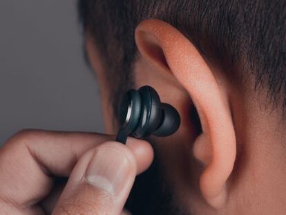 Auriculares inalámbricos con diseño de clip