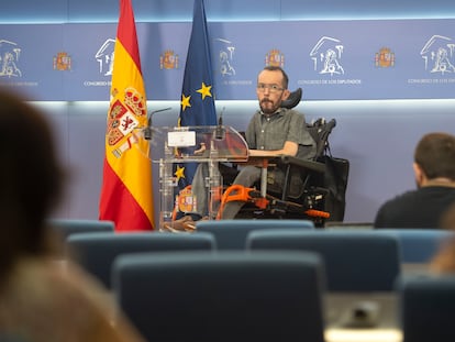 El portavoz de Unidas Podemos en el Congreso, Pablo Echenique, en una rueda de prensa.