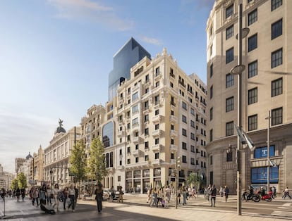 En el centro, edificio Teatro Gran Vía 30.