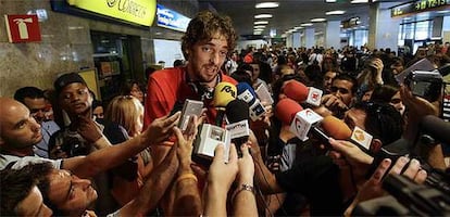 Los jugadores de la selección nacional de baloncesto regresan a España