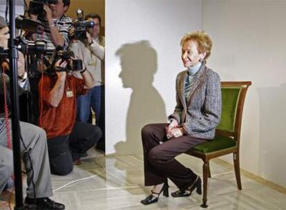 La vicepresidenta Fernández de la Vega, tras recoger su acta de diputada en el Congreso.