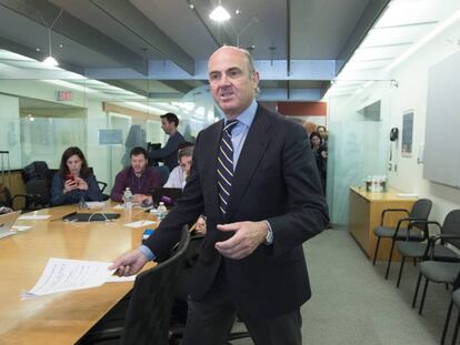 El ministre d'Economia, Luis de Guindos, al començament de la roda de premsa.