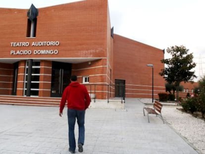 El auditorio lo construyó una empresa investigada y lo rehabilita una segunda.