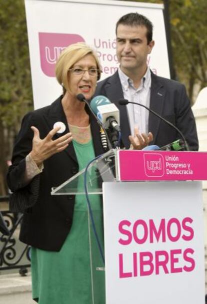 Rosa Díez y Gorka Maneiro en un acto de campaña en Bilbao.