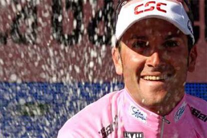 El ciclista lituano Tomas Vaitkus celebra su victoria en la novena etapa del Giro de Italia.