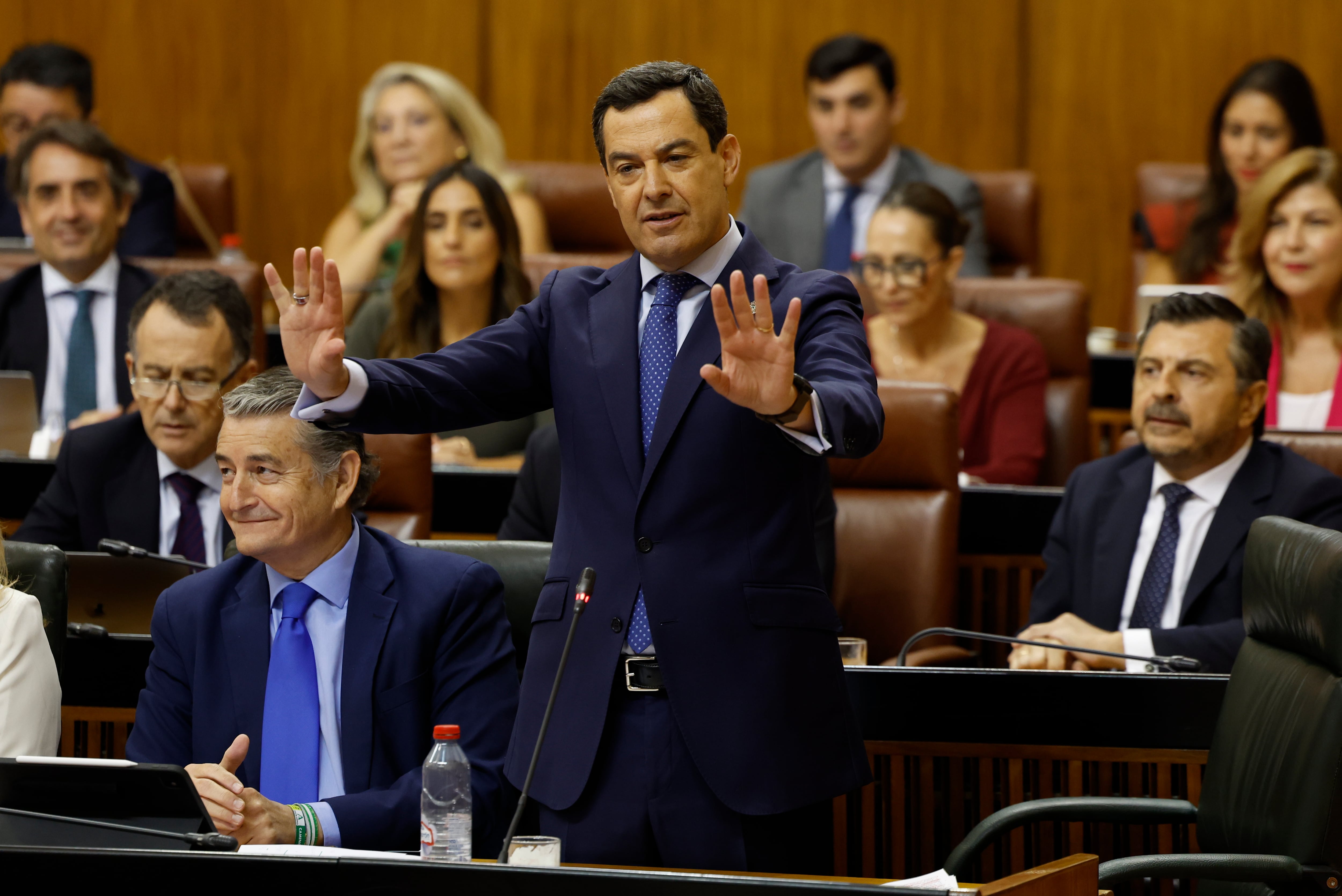 Moreno Impulsa Rebajas Fiscales para Mascotas y Gimnasios en Andalucía, Generando Debate sobre Prioridades y Estrategia Electoral