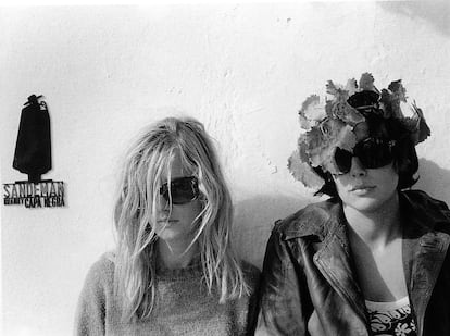 1967. Patricia de Kermovan y Colita. Viaje de Bocaccio a Ibiza.