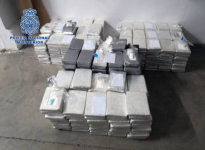 Paquetes de cocaína intervenidos por la policía en un operativo de 2016.