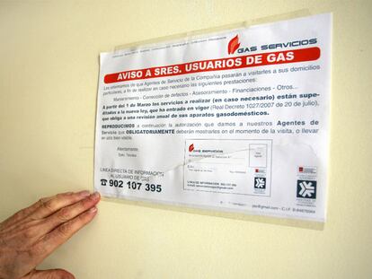 Cartel de la empresa que revisa instalaciones de gas sin estar autorizada para ello.