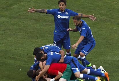 Los jugadores del Getafe CF celebran un gol en el partido de vuelta de la final de los playoffs de la temporada 2016/2017 cuando vencieron al CD Tenerife y consiguieron el ascenso a LaLiga Santander.