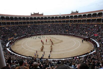 Ambiente y vista panorámica de la plaza de toros madrileña de Las Ventas.