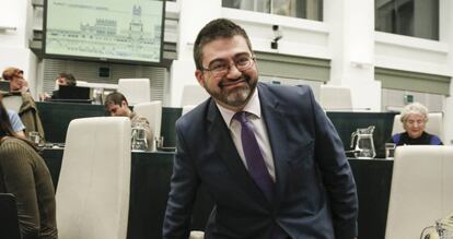 El concejal de Econom&iacute;a y Hacienda, Carlos S&aacute;nchez Mato, en el pleno, el 30 de octubre de 2017