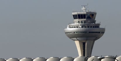 Imagen de la torre de control de la T-4 del aeropuerto Madrid-Barajas Adolfo Su&aacute;rez.