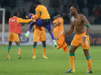 Drogba celebra la clasificación mundialista.