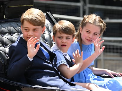 De izquierda a derecha, los príncipes Jorge, Luis y Carlota durante el Jubileo de Plata de su abuela, la reina Isabel II de Inglaterra, el pasado 2 de junio en Londres.