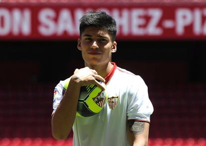 Otro argentino para el Sevilla. Joaquín Correa, procedente del Sampdoria, es la apuesta del Sevilla que invirtió cerca de 10 milloes de euros. Correa ha jugado 25 partidos la pasada temporada en la Sampdoria, anotando tres goles, juega en la media punta y tiene buena zancada.