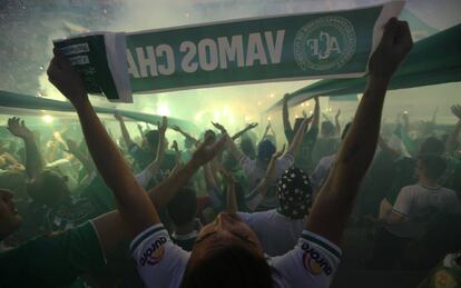 Aficionados del Chapecoense en el estadio Arena Conda.