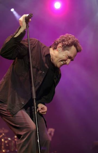 Miguel Ríos, en la imagen durante un concierto en Costa Rica (2006), rindió homenaje al Rock-Ola en su canción 'Madrid 1983'.