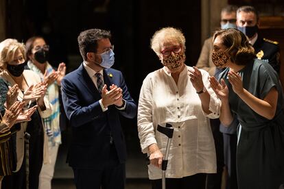 Pere Aragonès, la pregonera Custodia Moreno y la alcadesa Ada Colau.