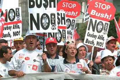 Manifestación en Madrid contra la visita de Bush en junio de 2001.