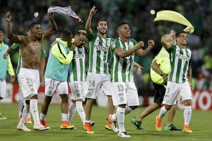 Los jugadores del Atlético Nacional celebran la victoria.