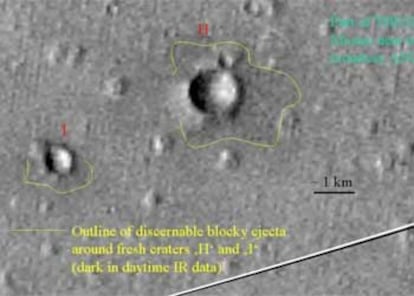 Una imagen distribuida por la Agencia Espacial Europea muestra los dos cráteres marcianos donde podría estar atrapada la sonda europea.