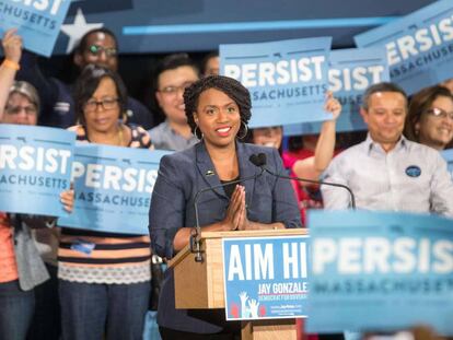 Ayanna Pressley, em um comício no último domingo, em Cambridge (Massachusetts).