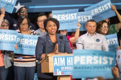 Ayanna Pressley, em um comício no último domingo, em Cambridge (Massachusetts).