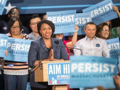 Ayanna Pressley, em um comício no último domingo, em Cambridge (Massachusetts).