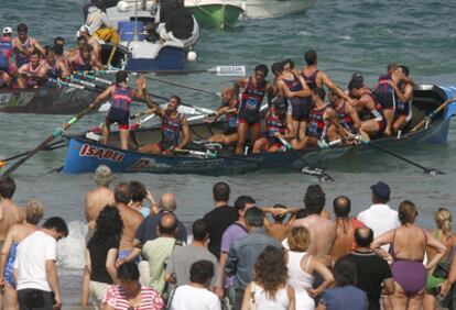 Urdaibai tras ganar la Bandera de la Concha.