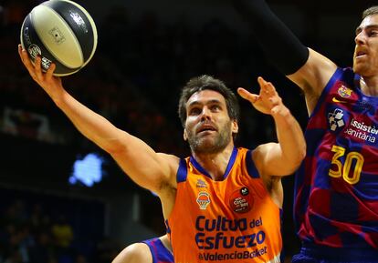 San Emeterio, en una entrada a canasta ante Claver