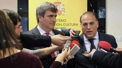 Miguel Cardenal, presidente del CSD, y Tebas, de la Liga, tras la reunión.