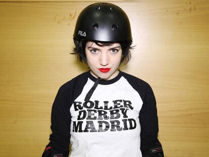 Golpes y bloqueos: estos son los pasos para competir en 'roller derby'