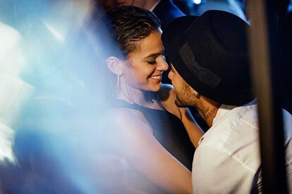 "Happy Valentine’s Day ❤️ @brumarquezine love u" escribía Neymar a su novia Bruna Marquezine. La actriz y el futbolista del PSG han vivido numerosas idas y venidas en su relación amorosa desde que comenzaron a salir en 2013. La última vez que la pareja rompió fue el pasado mes de junio, pero a principios de este año disfrutaron de unos días juntos en la isla brasileña Fernando de Noronha, donde, al parecer, retomaron su relación.