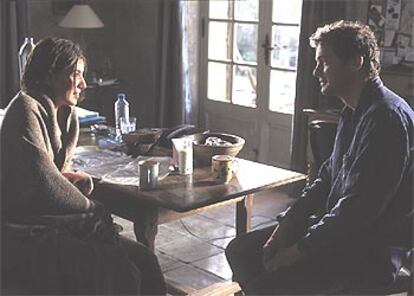 Colin Firth y Lucía Moniz, en una imagen de <i>Love actually.</i>