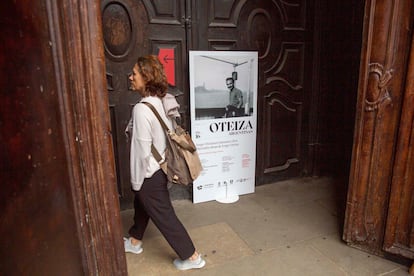 Entrada al Museo Diocesano de San Sebastián, donde se muestran 16 esculturas atribuidas a Oteiza.