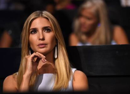 Ivanka, hija de Donald Trump, atenta en el segundo día de la convención.