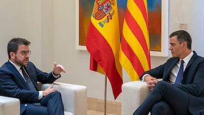 El presidente del Gobierno, Pedro Sánchez (a la derecha), y el de la Generalitat, Pere Aragonès, el 15 de julio en La Moncloa.
