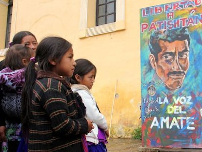 Aproximadamente 2.000 indigenas tzotziles marchan exigiendo la liberacion del Profesor Alberto Patishtán en el centro de San Cristobal de Las Casas.