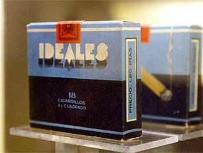 Paquetes de Ideales que se presentan en la exposición dedicada a Carlos Vives.