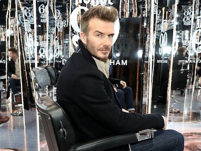 David Beckham, en una barbería como las que han inspirado su primera línea de cosmética masculina.