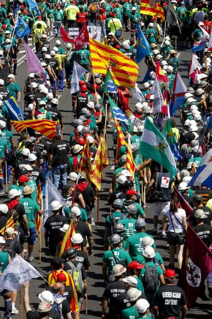 La manifestación arrancó desde la plaza de Colón con destino a la sede del Ministerio de Industria.