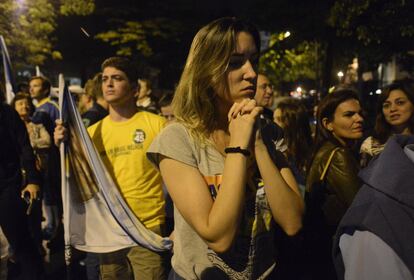 Simpatizantes de Aécio, no momento em que foi divulgada a notícia de que o tucano perdeu as eleições, em Belo Horizonte.